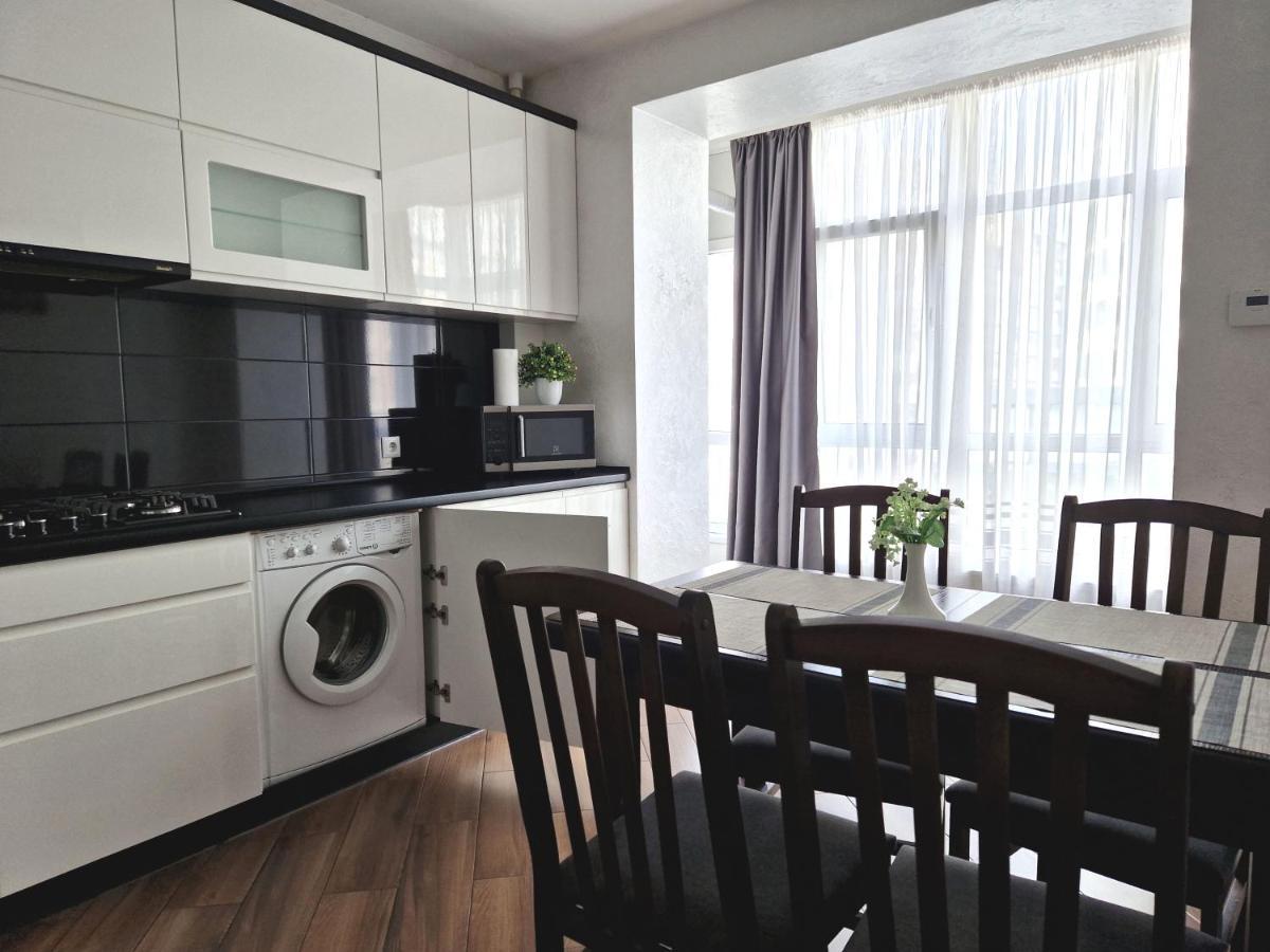 Cozy Apartment On Belvedere Ivano-Frankivsk Exterior foto